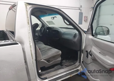 1998 Ford F-150 Standard/Xl/Xlt z USA, uszkodzony, nr VIN 1FTZF1826WNB58629